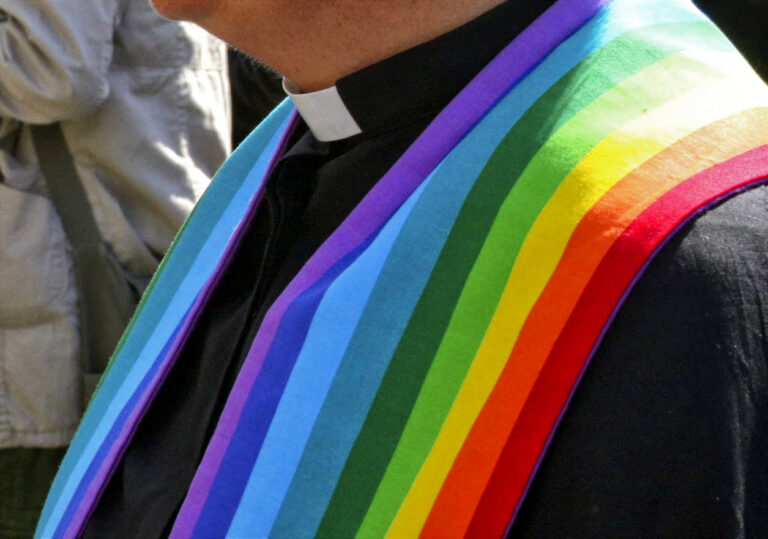 Homosexuales en seminarios. Una investigación clamorosa en Brasil (2005)