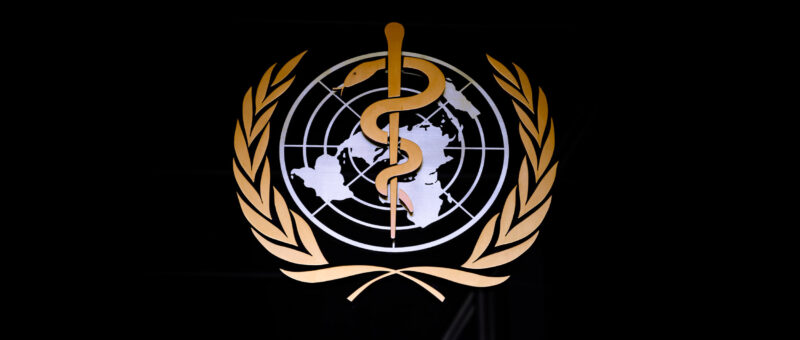 Logo OMS ONU sobre fondo negro (2500x1400)