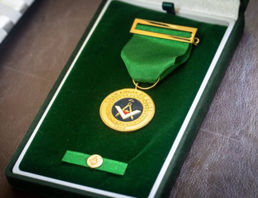 Presidente de la República, Gabriel Boric F. Saluda a la Gran Logia de Chile. https://x.com/GranLogiaChile/status/1529152926765273088