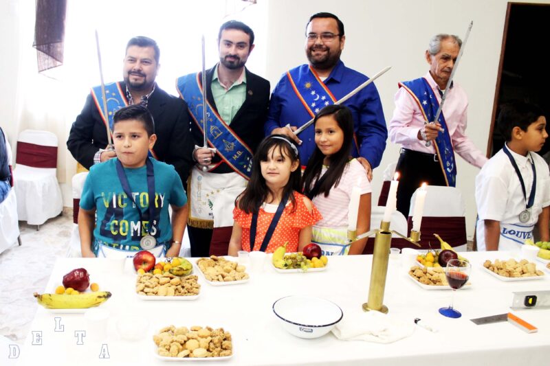 Niños. Masonería. Logias.