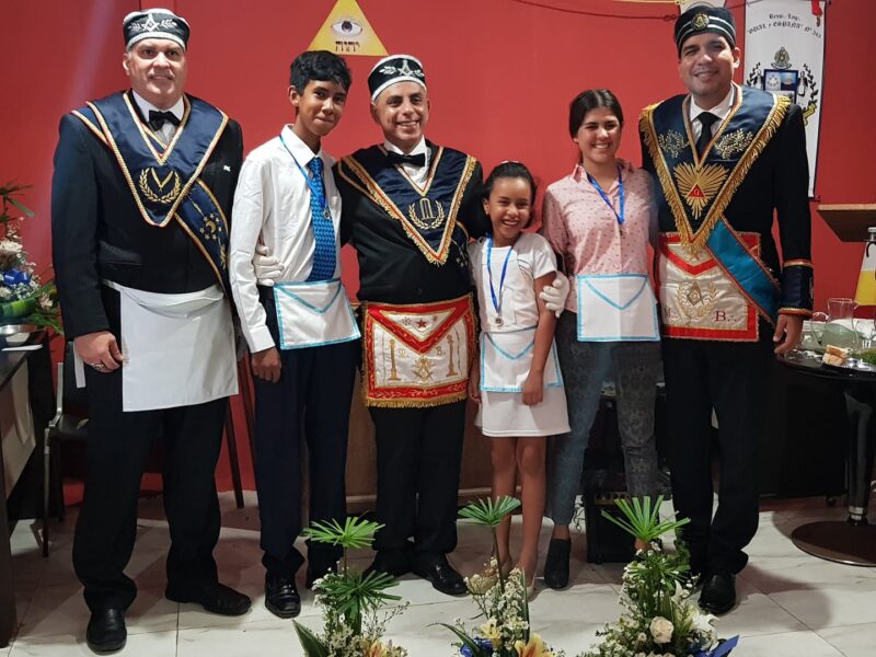 Niños. Masonería. Logias.