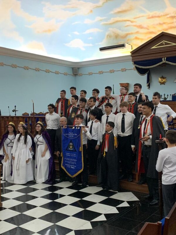 Niños. Masonería. Logias.