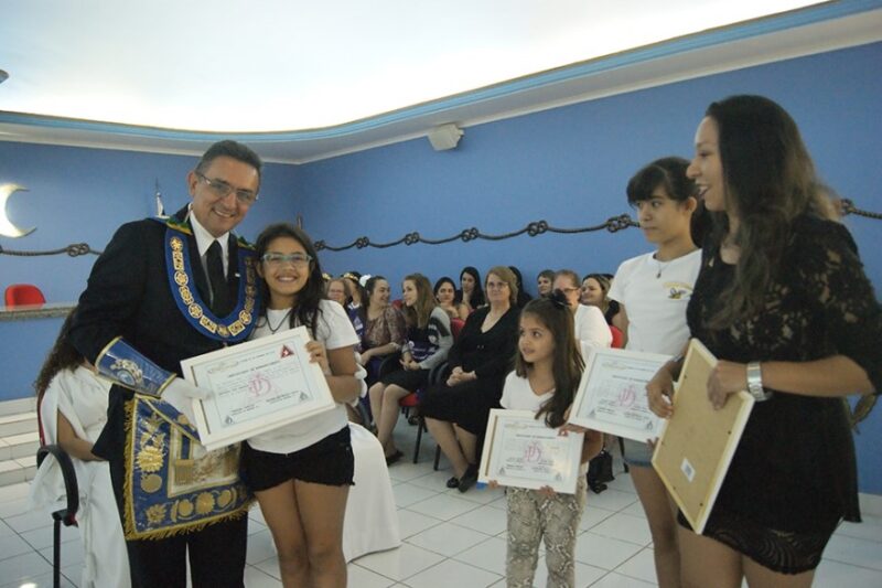 Niños. Masonería. Logias.