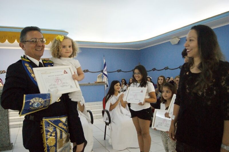 Niños. Masonería. Logias.