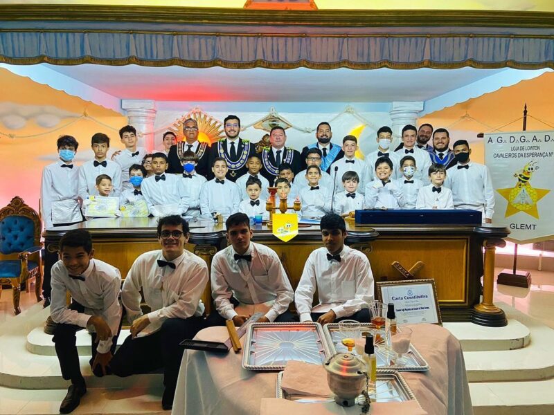 Niños. Masonería. Logias.