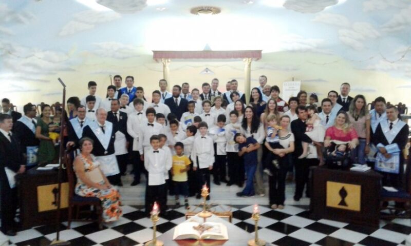 Niños. Masonería. Logias.