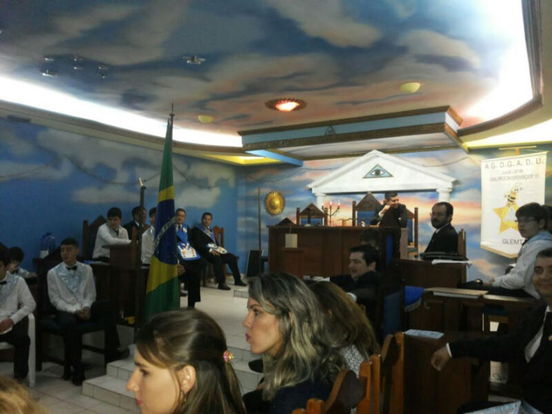 Niños. Masonería. Logias.