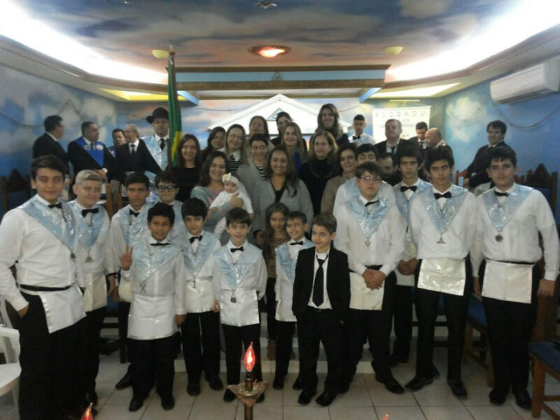 Niños. Masonería. Logias.