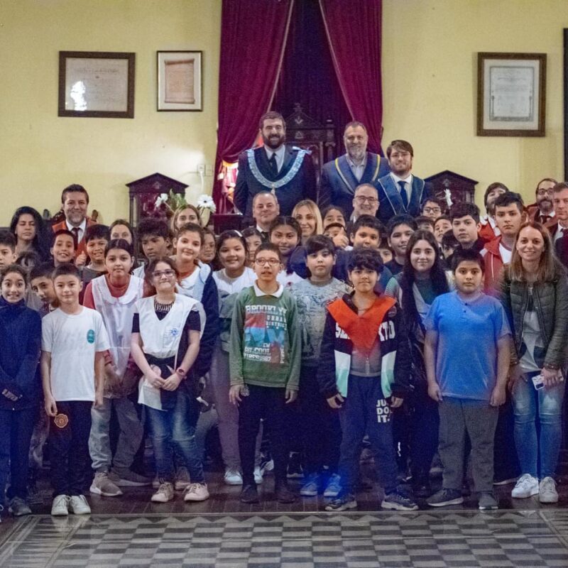 Niños. Masonería. Logias.