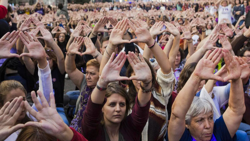Mudra. Triángulo. Signo masónico. Masonería. Logia. Hitler. Feminismo.